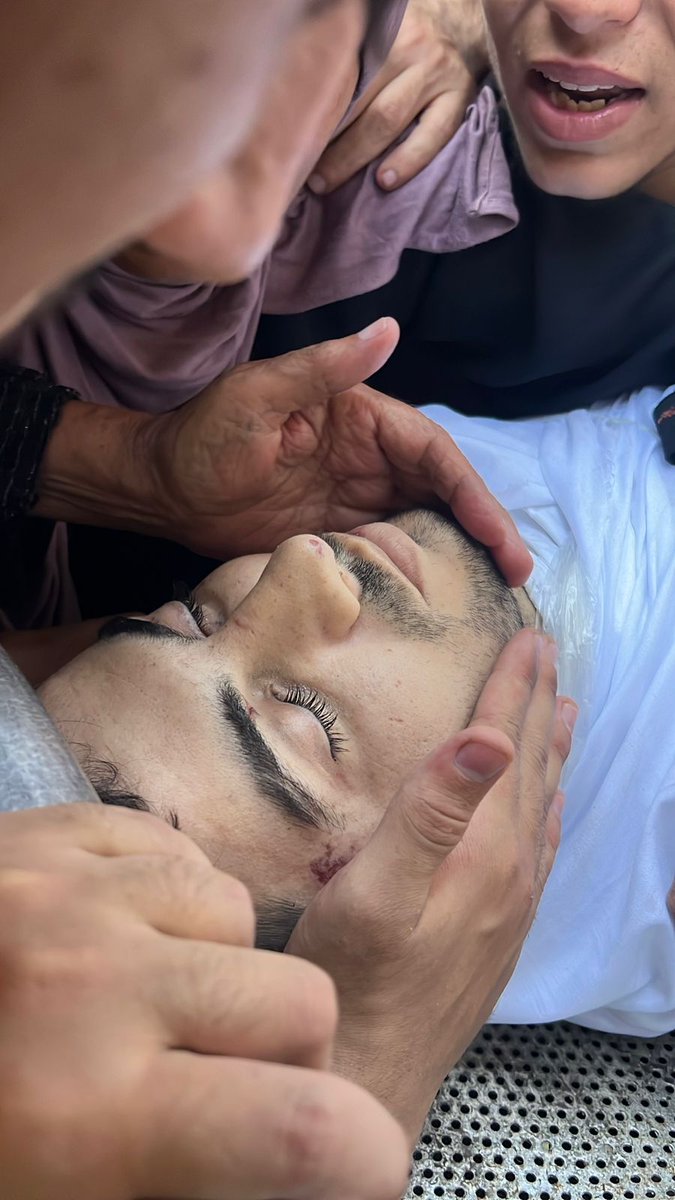 الزميل الصحفي محمد السلطان تم الافراج عنه خلال عمليات تبادل الاسرى بعد عام كامل من الاعتقال، استُشهد في مجزرة عائلة السلطان والبطش منطقة دوار ال١٧ غرب مدينة غزة مساء اليوم مع عدد من أفراد أسرته.
إنا لله وإنا إليه راجعون
