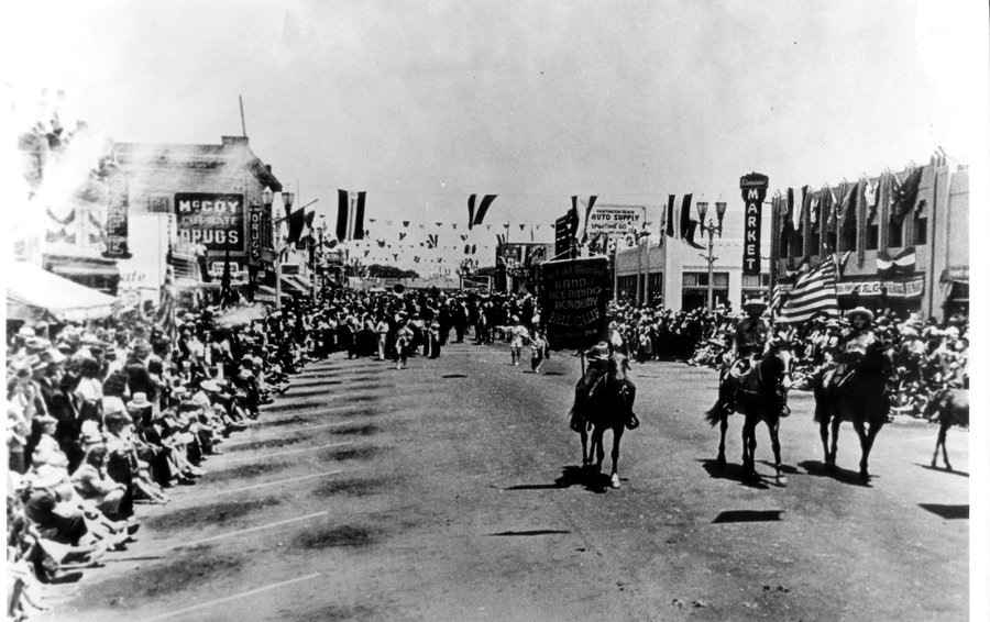 4thJulyParade tweet media