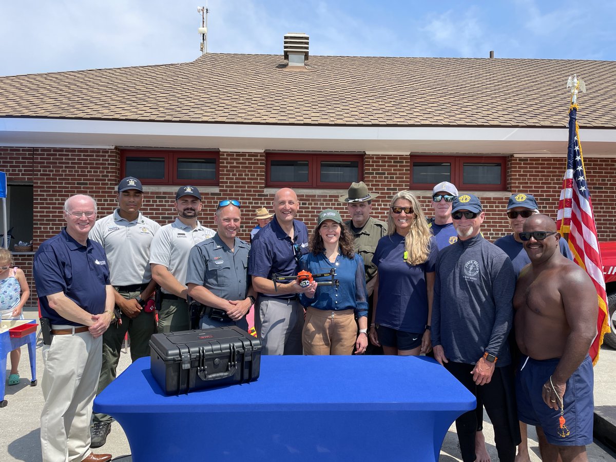 Committed to your safe enjoyment of coastal waters, State Parks has added more drones and drone operators to monitor for marine life, and new VR headsets to educate the public on the dangers of rip currents! Learn how to be "shark smart" this summer. loom.ly/IOCVoLs