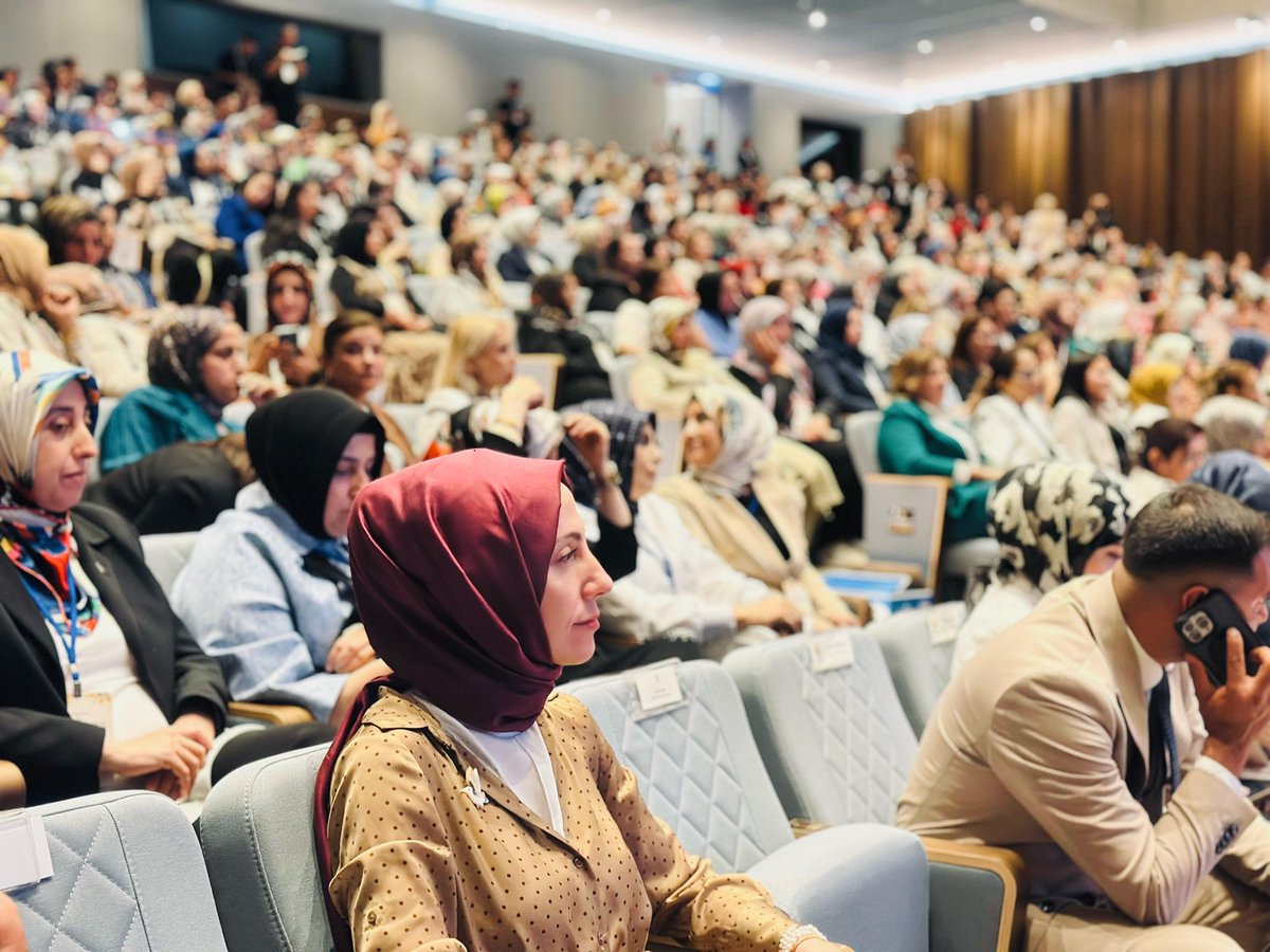 Doç. Dr. Safa KOÇOĞLU (@safakocoglu) on Twitter photo Kadınların emeğiyle, sözüyle, mücadelesiyle, kararlılığıyla büyüyen bir hikâye…
📌Cumhurbaşkanımız <a href="/RTErdogan/">Recep Tayyip Erdoğan</a>’ın teşrifleriyle, <a href="/AKKADINGM/">AK Parti Kadın Kolları</a> tarafından düzenlenen AK Parti Kadın Kolları Liderlik Akademisi Programı’na katıldık.
Aile, eğitim, dijitalleşme, sağlık, diplomasi ve Kadınların emeğiyle, sözüyle, mücadelesiyle, kararlılığıyla büyüyen bir hikâye…
📌Cumhurbaşkanımız <a href="/RTErdogan/">Recep Tayyip Erdoğan</a>’ın teşrifleriyle, <a href="/AKKADINGM/">AK Parti Kadın Kolları</a> tarafından düzenlenen AK Parti Kadın Kolları Liderlik Akademisi Programı’na katıldık.
Aile, eğitim, dijitalleşme, sağlık, diplomasi ve