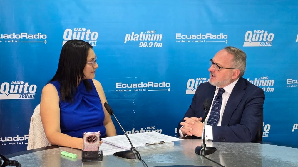 ENTREVISTA | 🎙️
Escúchala: lc.cx/zZOnrp

El Dr. <a href="/HerreraGomez66/">Manuel Herrera Gomez</a>, director académico de Relaciones Internacionales de <a href="/UNIRuniversidad/">Universidad Internacional de La Rioja (UNIR)</a>, en <a href="/radioquitoec/">Radio Quito</a>, comenta sobre la entrega de 3.000 becas de UNIR a <a href="/EduSuperiorEc/">Senescyt</a>. 

"Los tres cursos, impartidos en línea por UNIR,