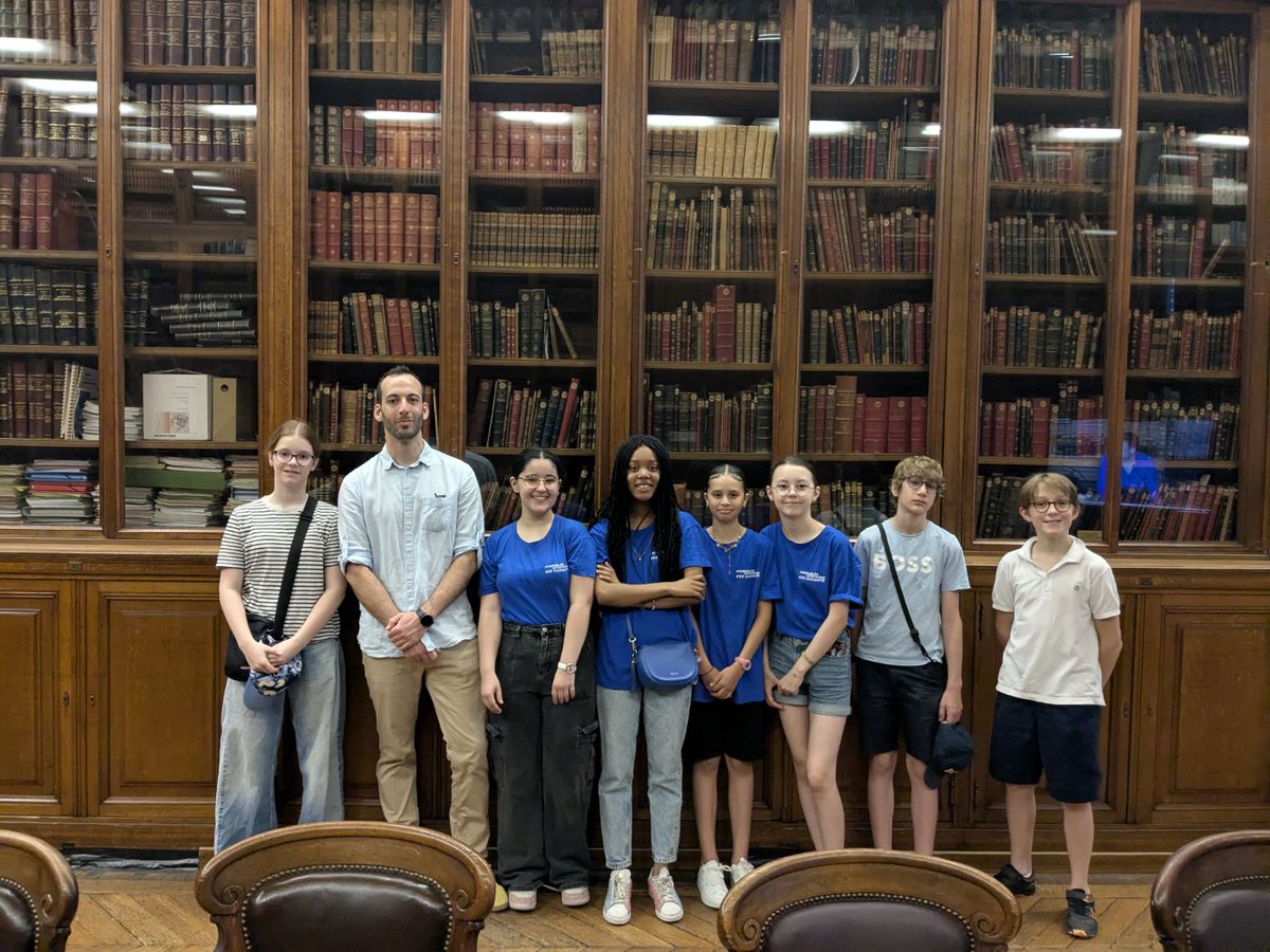FMeunier1's tweet image. Rencontre avec la Maire de Paris, Anne Hidalgo, pour une délégation de Condortiens de 5e2. L'objet = leur proposition d'un 'Pass Jeune' 12-15 ans, adoptée in fine à l'unanimité par le Conseil de Paris.
