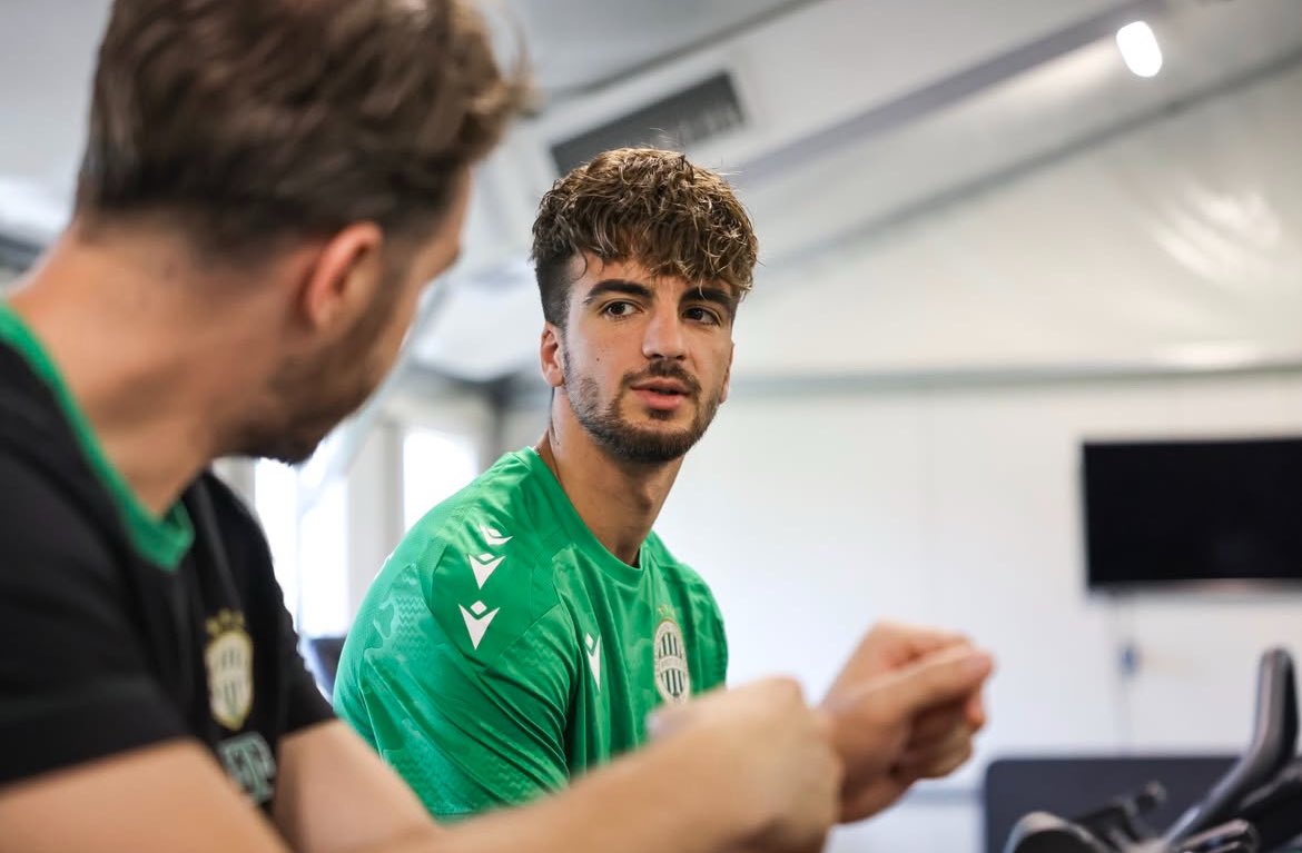 ArmenieFootball's tweet image. 🇦🇲
Edgar Sevikyan 🇦🇲 a fait son retour à Ferencvaros 🇭🇺 ! 💚

#Sevikyan