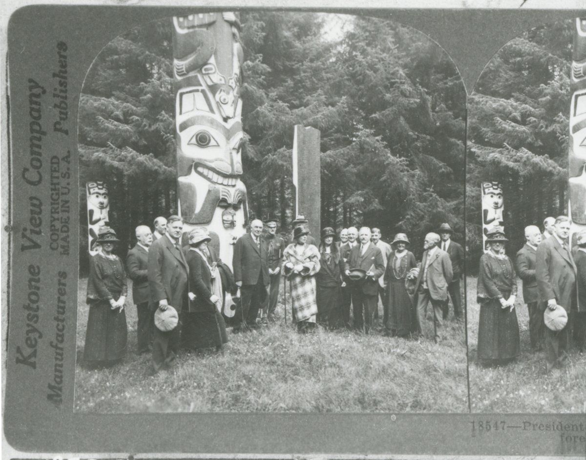 HooverPresLib's tweet image. President Harding’s “Voyage of Understanding” party sailed on the U.S.S. Henderson to Sitka, Alaska #OnThisDay July 22, 1923, where they visited Alaska Totem Poles. (group at Sitka 31-1923-a18, and with totem pole 31-1923-a21)