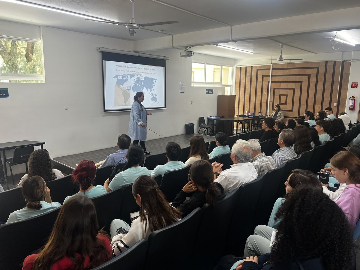 INAvicola's tweet photo. Comenzó la conferencia de la Dra. Ángela Kimura, “La importancia del consumo de pollo en la salud de las personas”, en la Universidad Cuauhtémoc de Guadalajara https://t.co/KxAfuNi5hJ