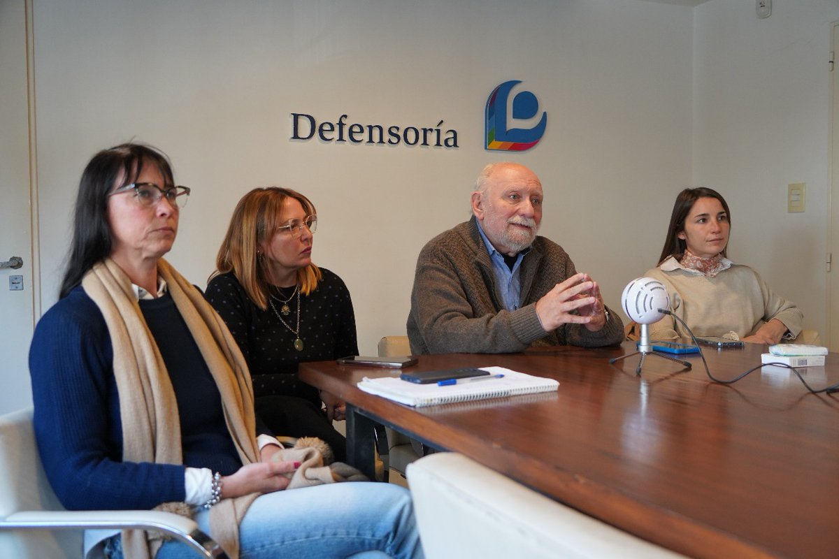 defensoriaPBA's tweet photo. 🐶 Tuvimos la visita de @drromerook en la Defensoría

💻 Quien brindó una charla virtual sobre uso y cesión de ketamina destinada a distintos centros de zoonosis de la Provincia. https://t.co/EShyyTApbI