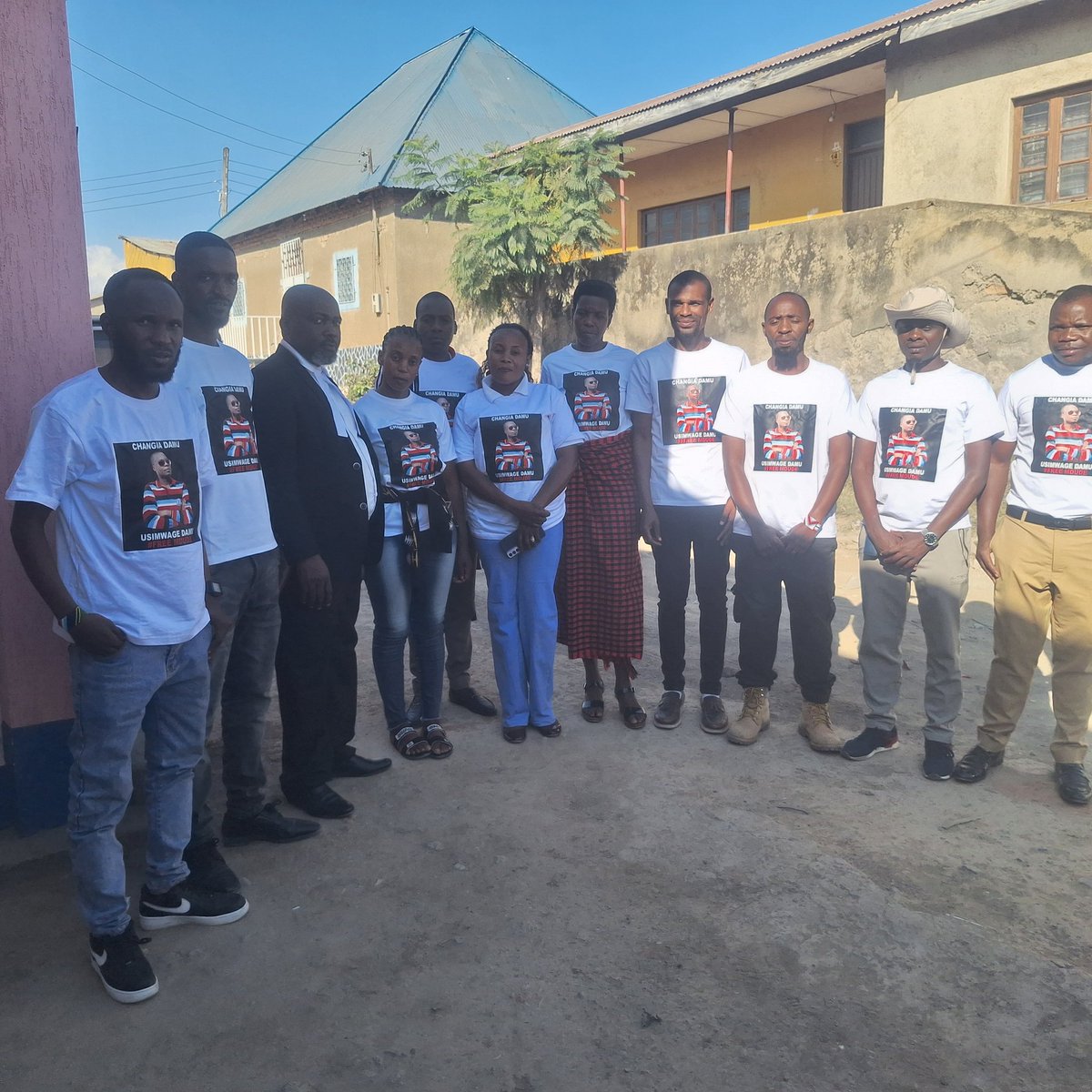 TABIA ZA BINADAMU MUOVU.

1. Husema Uongo Bila Aibu

Mtu muovu huzungumza kwa udanganyifu ili kuficha ukweli, kuharibu sifa za wengine, au kujipatia faida binafsi.

Methali 6:16-17 – “Bwana anachukia… ulimi wa uongo.”

2. Hupanga Mipango ya Uovu kwa Wengine

Badala ya kutafuta