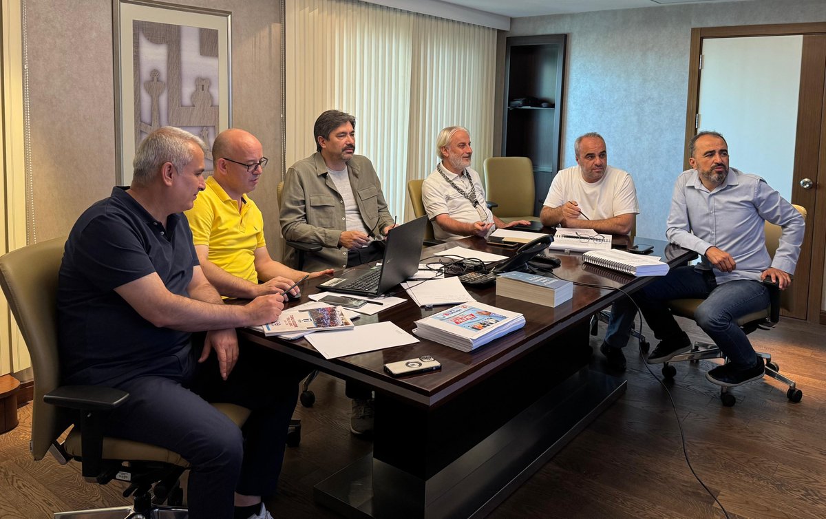 8. Dönem 
Toplu Sözleşme Süreci

“Talebiniz Teklifimiz Olsun” 
Yerel Yönetim Hizmetlerinde çalışan kamu görevlilerimizin 4.000’i aşan talebini tasnif çalışmalarını titizlikle sürdürüyoruz.

Sahanın sesini masaya taşıyor, emeğin hakkı için kararlılıkla mücadele ediyoruz.