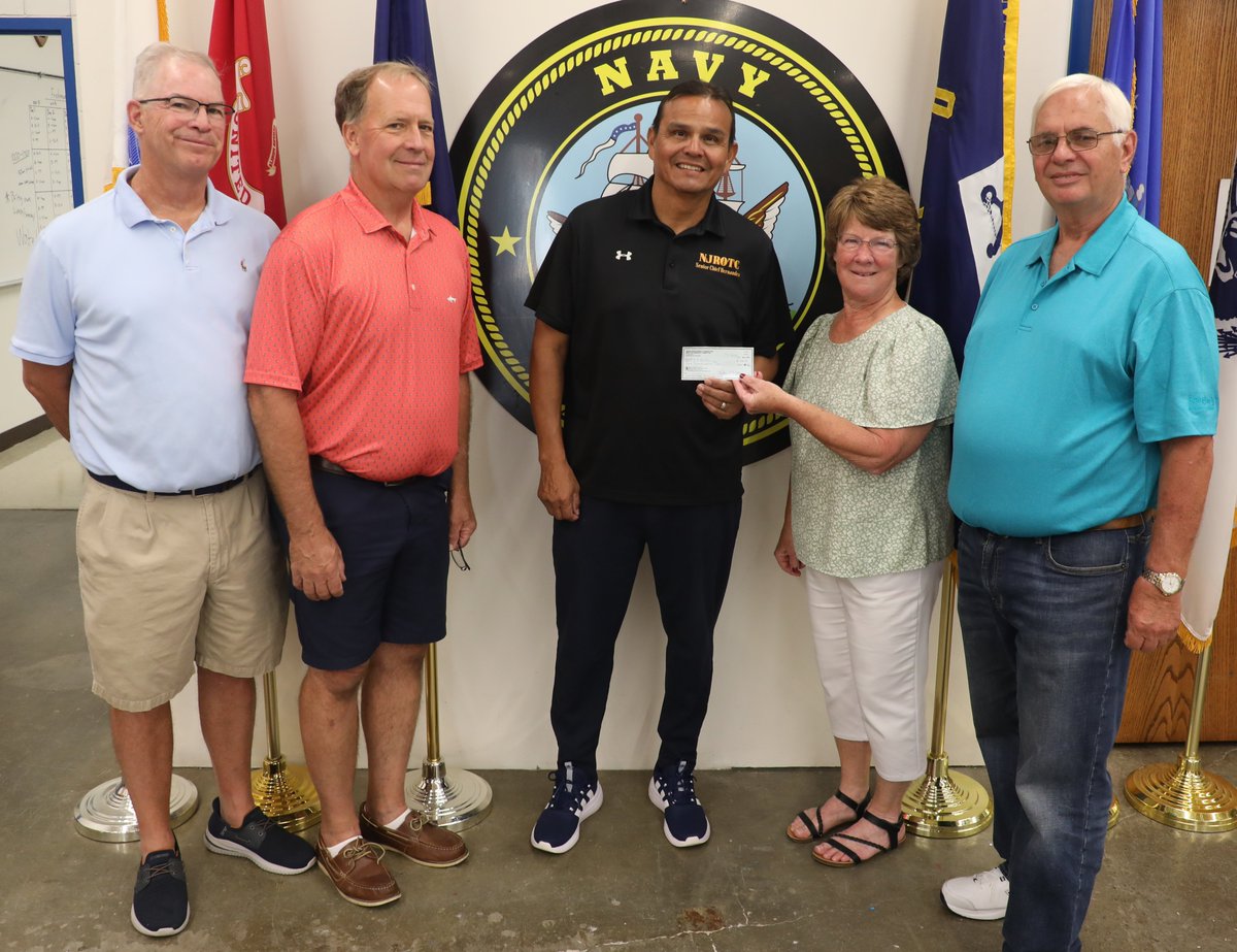 SDofWashington's tweet image. Washington High School Alumni Reunion Supports WINGS, NJROTC, Folds of Honor. Click the link below for the story.
tinyurl.com/bdfcbzz4