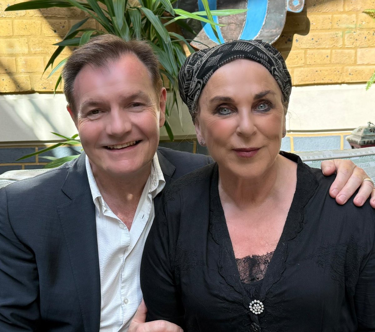 LangfordBarry's tweet image. Enjoying afternoon tea with my fabulous pal @HelenLederer today between shows of @FawltyTowersWE in which she is starring as the terrifying but hysterically funny battleaxe Mrs. Richards.  Don&apos;t miss it!
#abfab #westend #comedy #classic