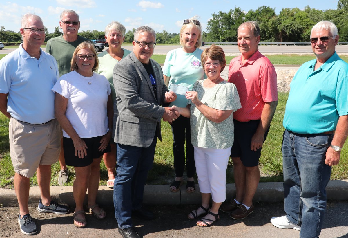 SDofWashington's tweet image. Washington High School Alumni Reunion Supports WINGS, NJROTC, Folds of Honor. Click the link below for the story.
tinyurl.com/bdfcbzz4