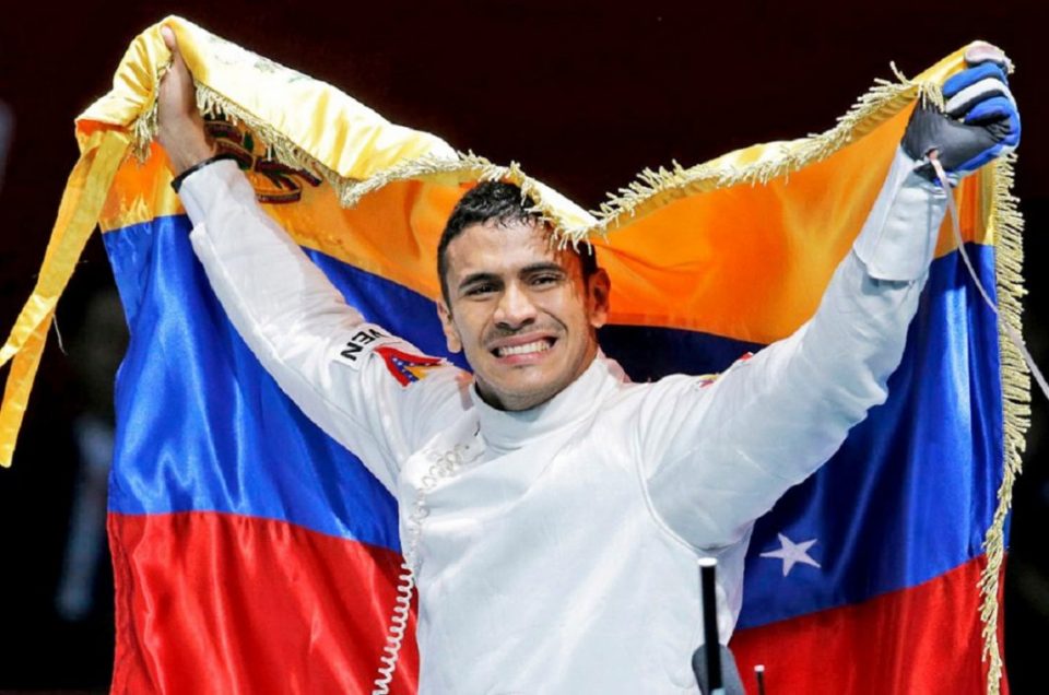A punto de cumplir 40 años, el mejor esgrimista venezolano de la historia sigue soñando en grande. 

Se prepara para los Juegos Panamericanos Lima 2027 y quiere cerrar su carrera en los Juegos Olímpicos de Los Ángeles 2028.  

Aquí toda la información: bit.ly/RubenLimardo-J…