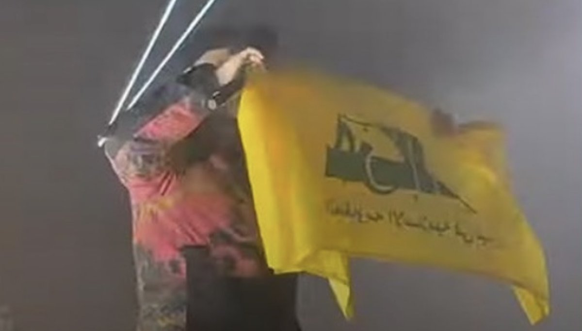 SofieLowenmark's tweet photo. Way Out West förbjuder scenarbetare att äta kött och skryter om att funktionärernas arbetskläder är cirkulära. Men att boka ett band som hyllat Hamas och Hizbollah från scenen tycks däremot gå alldeles utmärkt.
https://t.co/3tD4ObSZt5 https://t.co/26U36Dfi2x