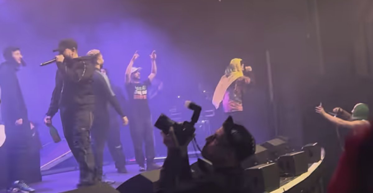 Way Out West förbjuder scenarbetare att äta kött och skryter om att funktionärernas arbetskläder är cirkulära. Men att boka ett band som hyllat Hamas och Hizbollah från scenen tycks däremot gå alldeles utmärkt.
expressen.se/noje/musik/kri…