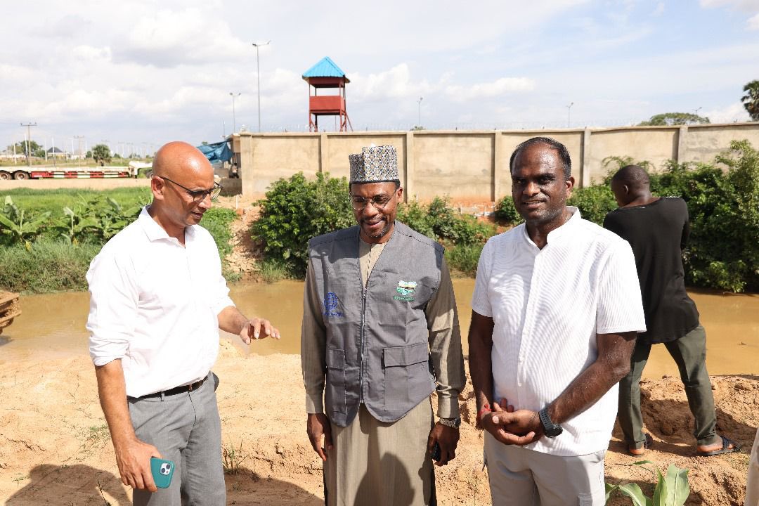 Better_Kaduna's tweet photo. #TaxForService: KDSG under Gov @ubasanius intensifies dredging of waterways across flood prone areas identified by the Nigerian Meteorological Agency (NiMET), to prevent flooding in this rainy season.

In Kaduna, It Pays to Pay Your Taxes!💡 https://t.co/M8IJu3tHSM