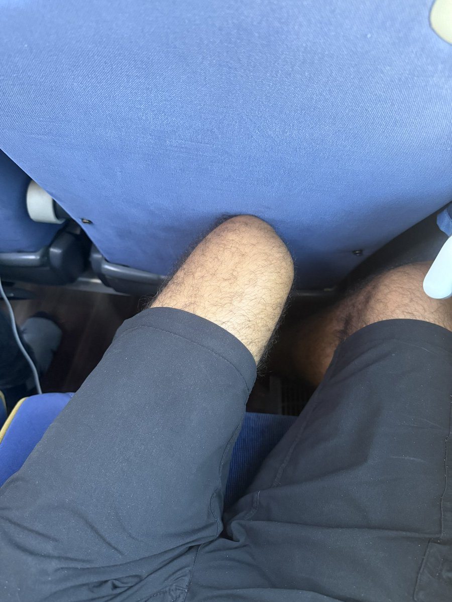 The worst trip ever. Bus N1193 from Paris to Lisbon — 22.5 hours stuck in the same position, and they inform us just 30 mins before departure that there’s no WiFi. And all that for €72. Absolute joke. #TravelFail #ParisToLisbon 

<a href="/FlixBus/">Flix</a>