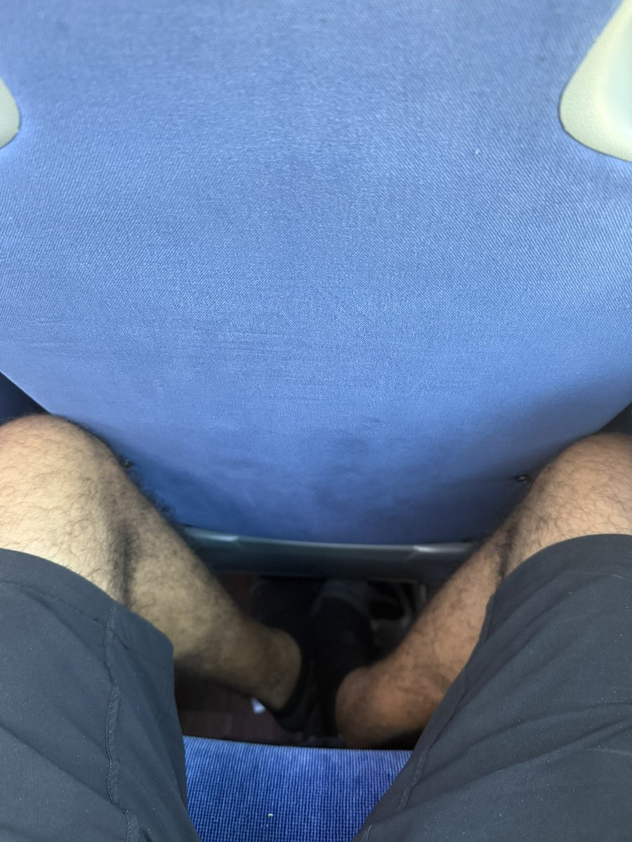 AlwardaniAa's tweet image. The worst trip ever. Bus N1193 from Paris to Lisbon — 22.5 hours stuck in the same position, and they inform us just 30 mins before departure that there’s no WiFi. And all that for €72. Absolute joke. #TravelFail #ParisToLisbon 

@FlixBus