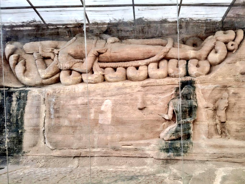 Pranjal75533926's tweet photo. Narayan resting on Sheshnaag
A 5th century sculpture at Udayagiri caves 🌼
#ancientscripture
#Narayan
#LordVishnu
#Guptaempire https://t.co/PLOzfTd1qn