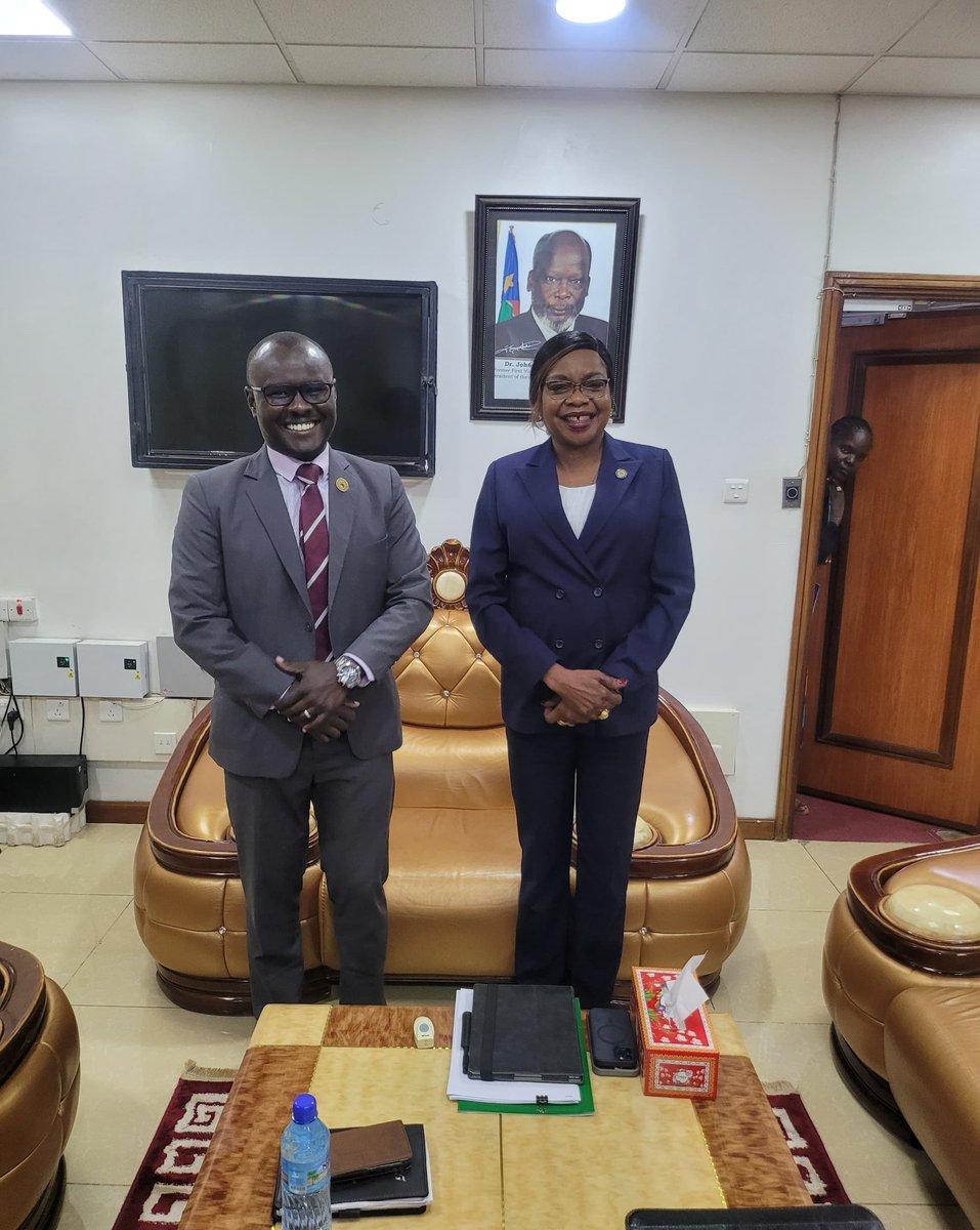kwaje_david's tweet photo. Met with Hon. Minister of Health @SarahCletoRial to reaffirm #IGAD’s commitment to #OneHealthApproach. Our discussions focused on:
Strengthening cross-border collaboration
Investing in preventive strategies for pandemics &
Harmonizing health policies
@IGADHealthS
@MoHsouthsudan https://t.co/h2XFf5kpDw