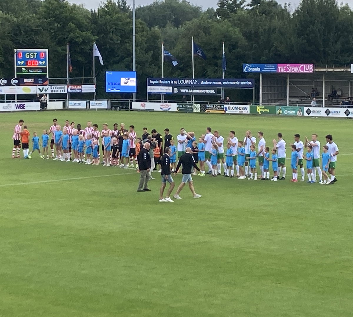 🔴⚪️ | Groundhoppen in ‘s-Gravenzande. In het ‘Wembley van het Westland’: Westlands Elftal-Sparta. #wesspa