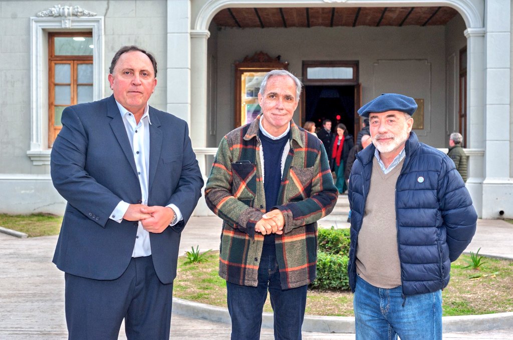 José Arteaga (@joserarteaga) on Twitter photo 🛣️👉 AUBASA continúa con las gestiones para sumar la administración de la ruta provincial 6️⃣, un reclamo histórico de décadas que el gobierno bonaerense puso en marcha.
Para esto, la articulación con los distritos es fundamental, junto a los intendentes <a href="/javierosunaGLH/">Javier Osuna</a> de Las 🛣️👉 AUBASA continúa con las gestiones para sumar la administración de la ruta provincial 6️⃣, un reclamo histórico de décadas que el gobierno bonaerense puso en marcha.
Para esto, la articulación con los distritos es fundamental, junto a los intendentes <a href="/javierosunaGLH/">Javier Osuna</a> de Las