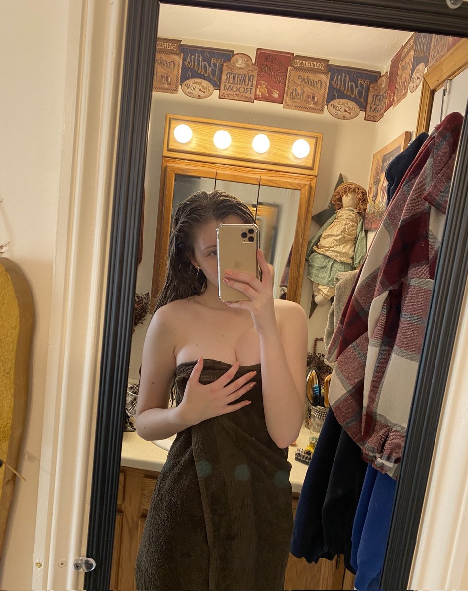 Olivia_Sikil's tweet photo. Tu me trouves comment avec les talons hauts ? 🔥🥵👅
Rt et follow pour une nude 
Dm moi : https://t.co/DH96sot0HT https://t.co/TgxNAvWoKS