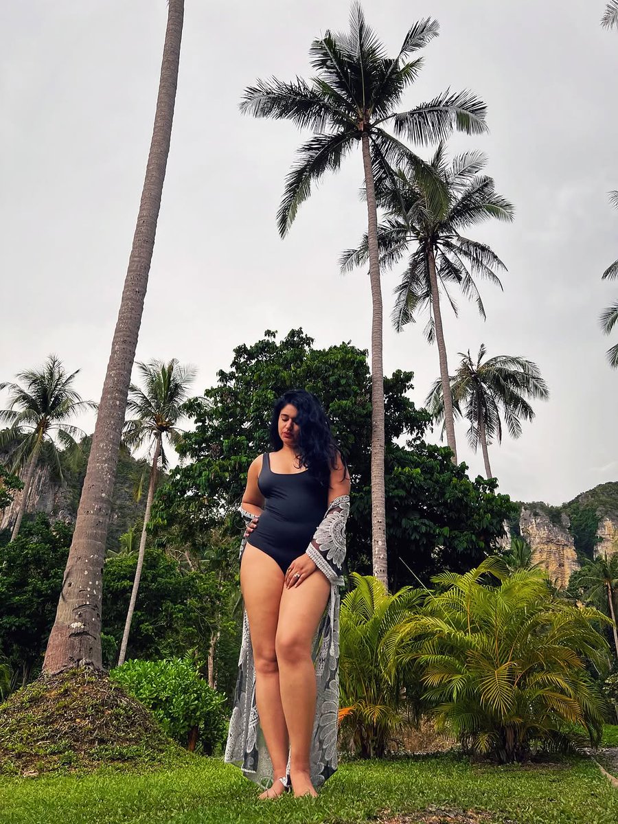 Poonam Bajwa 🖤