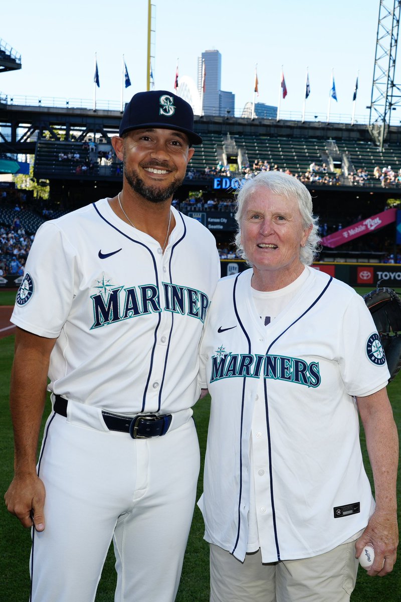 UW_WGolf's tweet image. Strikes only for the southpaw ⚾️
Thank you @Mariners for having ML out last night to throw out the first pitch!