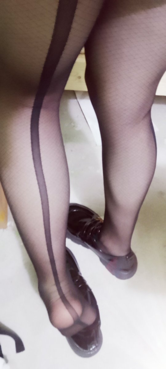 ciweideng's tweet photo. 看看腿
#男娘 #丝袜 #丝足 https://t.co/CHHjzihx7r