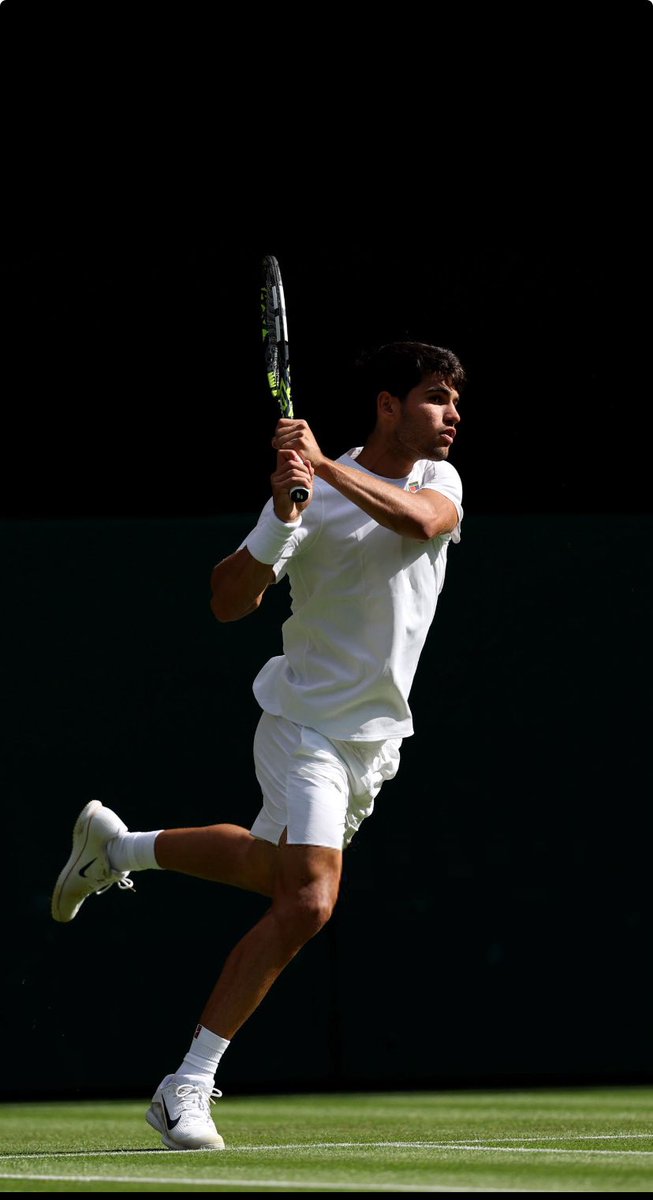 مبروك لي مشجعين ألكاراز وكانت مباراة ممتعه 

نتكلم عن مستوى ألكاراز
مستوى ألكاراز كان في المجموعة ألاوله كان مذهل 
بينما المجموعة الثانيه كان في استهتار من ألكاراز 
اللي أتمناه انه الكاراز يستمر على الأداء المذهل
ولا يصير الاستهتار اللي سواه في كل حال
مبروك لي جماهير ألكاراز🇪🇸