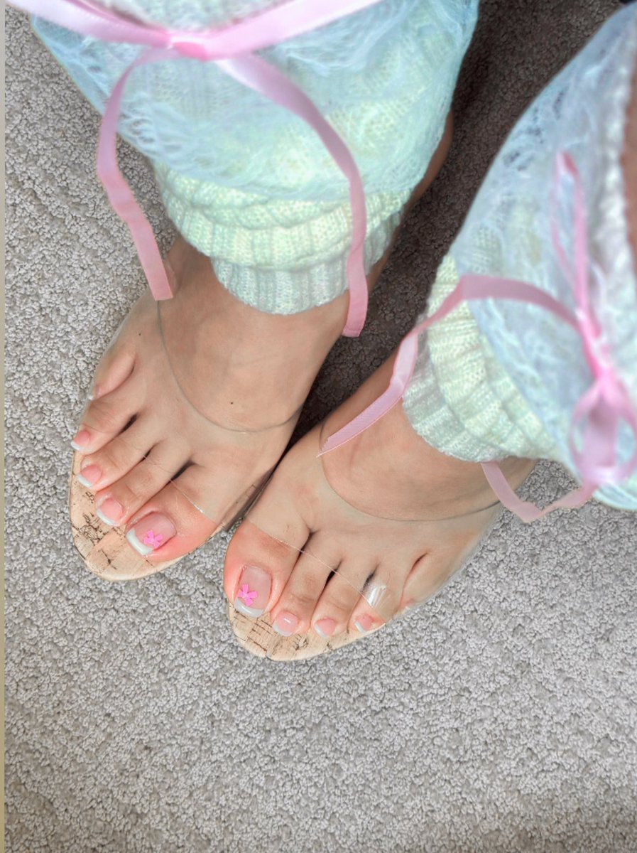 o_fetish's tweet photo. Matching bows! 😁 

#feetpics #Malepolish #nailpolish #paintedtoes #malepaintedtoes #sissyfeet #footmodel #feet #nailart #pedicure #transfeet #cdfeet #boyfeet #malefeet #femboyfeet #sissyfeet #tsfeet #femboy #heels #풋잡 #시디 #트젠 #풋패티쉬 #발페티쉬 https://t.co/aIgVRSoOoT