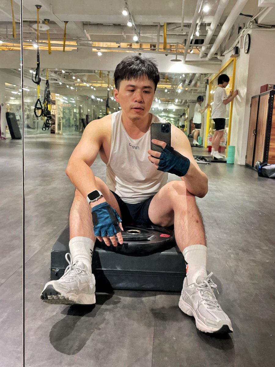 Chun27359220's tweet photo. 剪髮前 剪髮後 https://t.co/n5sP87YRsa