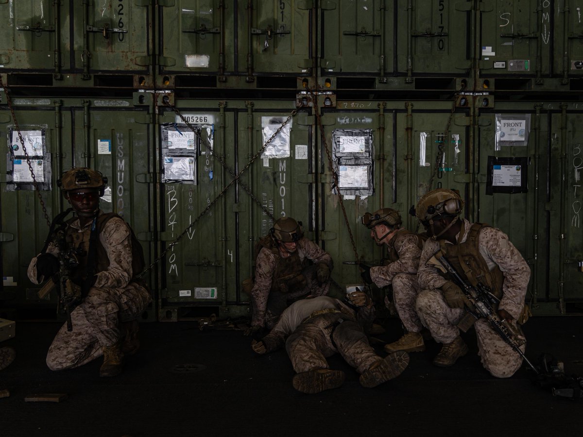 22nd_MEU's tweet image. TCCC - Ready
@USMC with Kilo Co. #22ndMEUSOC conduct TCCC during COMPTUEX. COMPTUEX refine tactics, techniques, and procedures to execute warfighting functions that enhance operational readiness and lethality as a unified IWOARG/22 MEU(SOC) team.
📸 Cpl. Emily Hazelbaker
