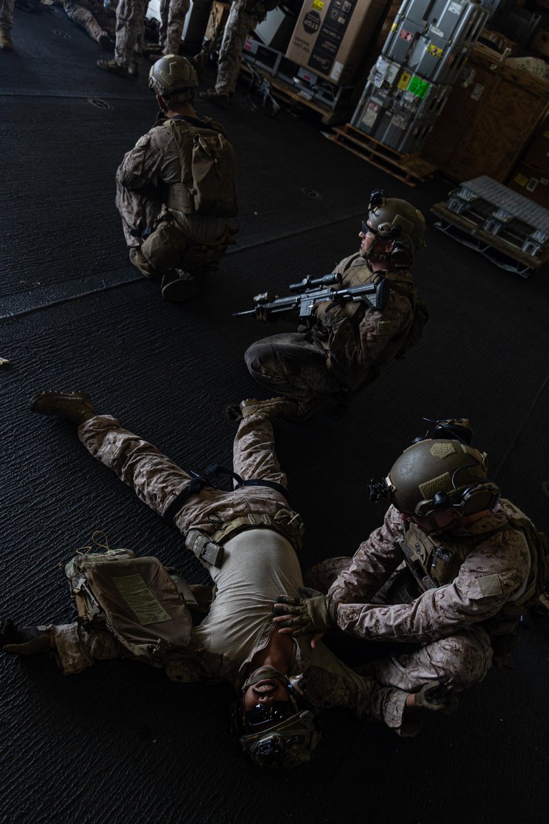 22nd_MEU's tweet image. TCCC - Ready
@USMC with Kilo Co. #22ndMEUSOC conduct TCCC during COMPTUEX. COMPTUEX refine tactics, techniques, and procedures to execute warfighting functions that enhance operational readiness and lethality as a unified IWOARG/22 MEU(SOC) team.
📸 Cpl. Emily Hazelbaker