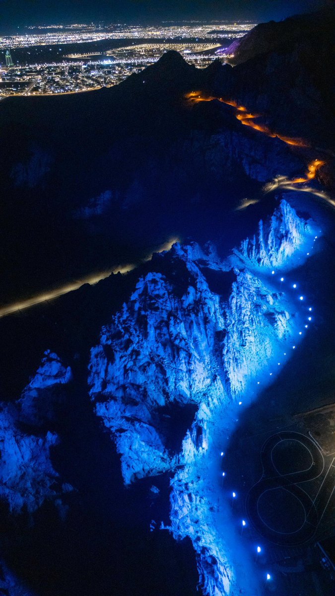 جبال حائل باللون الأزرق دعمًا للهلال 🤩

يا بعد حيّي 💙