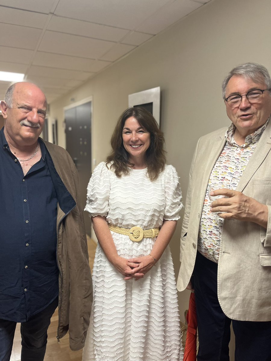Présente ce soir pour assister à la signature de la convention cadre #Culture et Santé Mentale en présence des représentants des #EPSM et de Bruno Gallet, directeur Lille-Métropole. 

La #santémentale demeure l’un de ces gouffres silencieux que notre société s’obstine trop