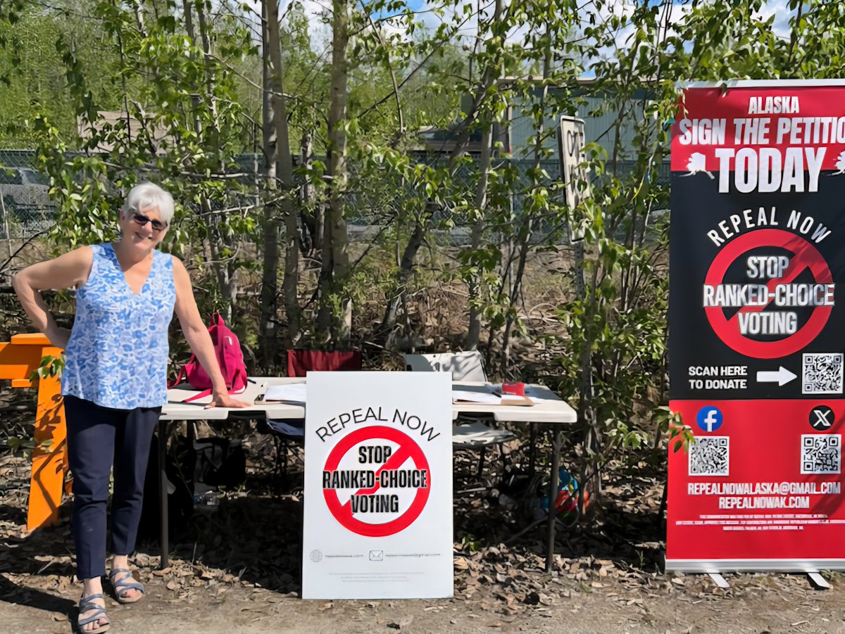 repealnowak's tweet image. 🇺🇸North Pole! We&apos;ve got you covered for the Fourth of July! --2 locations to sign the official petition to END ranked-choice voting in Alaska!
🗓️Friday 7/4
📍sidewalk across from 300 E 8th Ave, North Pole AND
📍sidewalk in front of North Pole Mall
⏰Noon to 5pm
#StopRCV