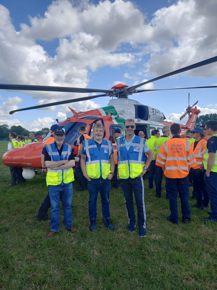 OpsAren's tweet image. Some of our volunteers attended helicopter approach training today, courtesy of @IrishCoastGuard Helicopters are ideal for transporting radio kit and operators when roads are blocked by fallen trees. #emcomm