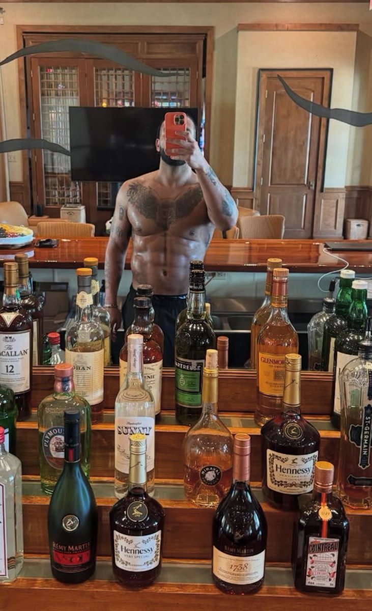 Fuck this workin out shit I’m bout to go get the BBL Abs I’m tireeed