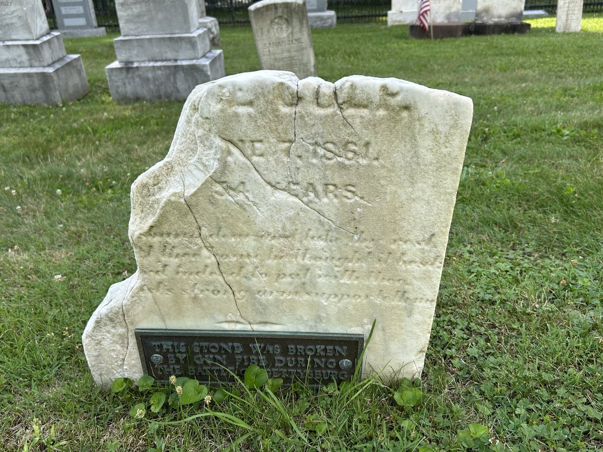 TomMcMillan63's tweet image. The tombstone of Esaias Culp was hit by cannon fire during the Battle of Gettysburg. His son, Wesley, who grew up in Gettysburg, fought for the Confederates and was killed in the battle. Another son, William, was a Union soldier but was not at Gettysburg.