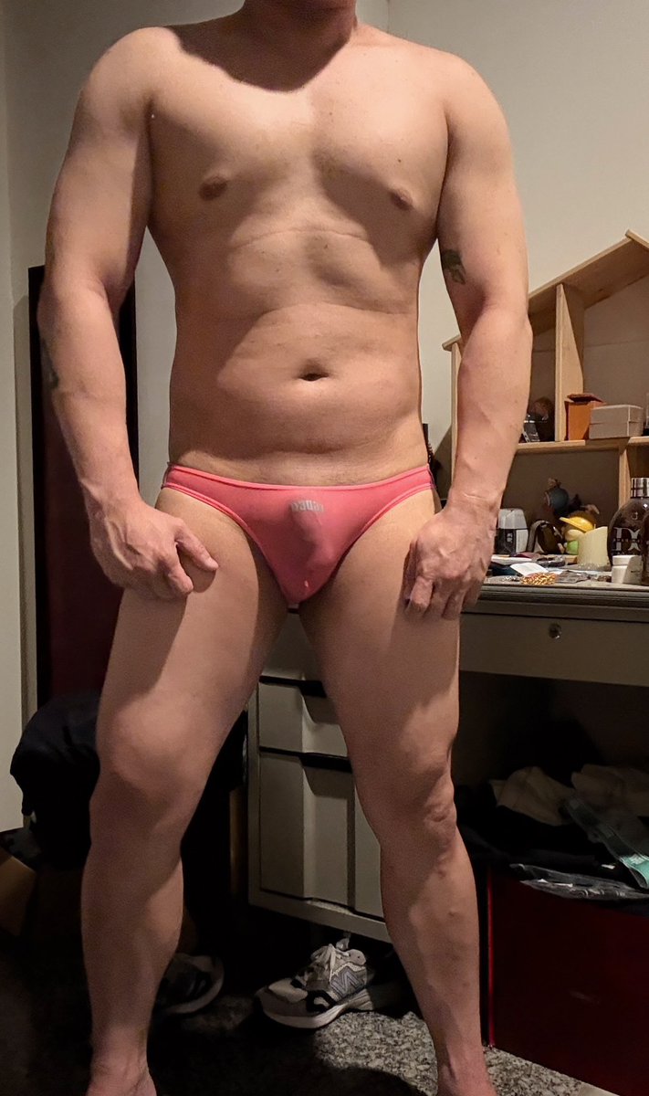 不知道  吃了什麼   

脹氣 漲的很不舒服   

睡不著 拍拍