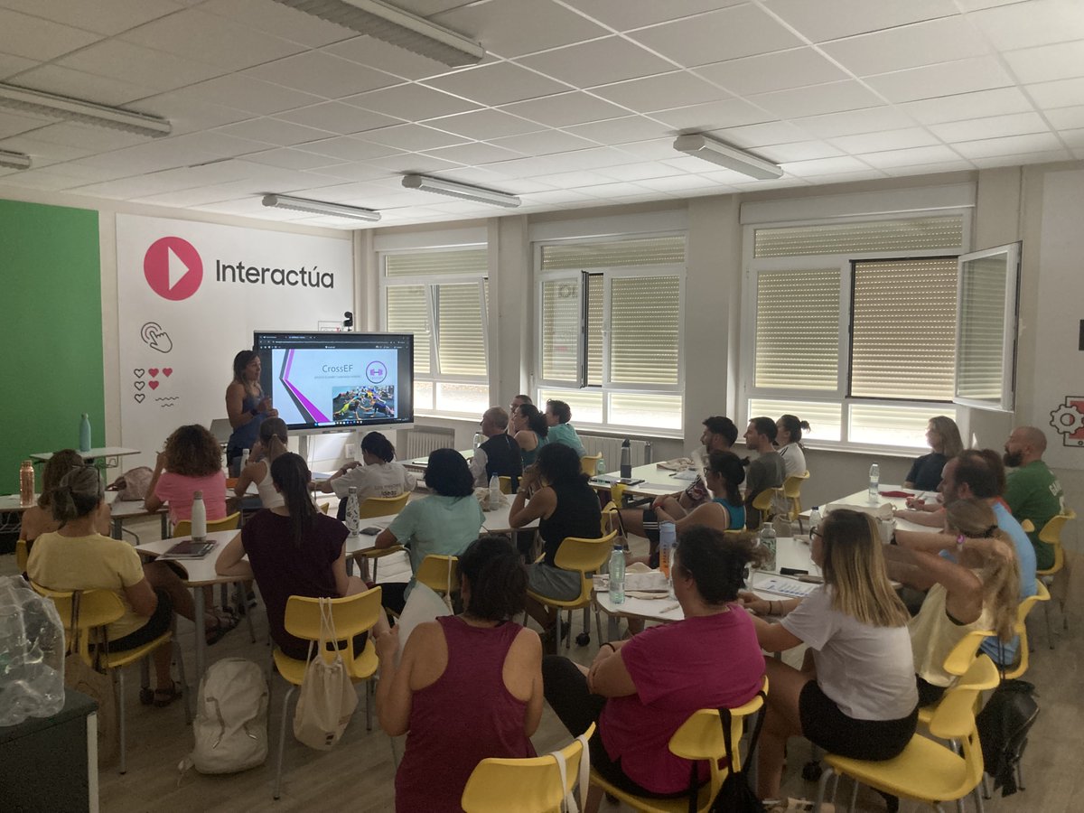 CSFPJCYL's tweet image. 😎ESCUELA DE VERANO CSFP🏃♀️
Tarde con Jessica Carranza: ¿es posible introducir el entrenamiento funcional en los centros? ¿qué materiales podemos usar? ¿cómo adaptamos los ejercicios a nuestros alumnos?
@CSFPJCYL #formacionCyL