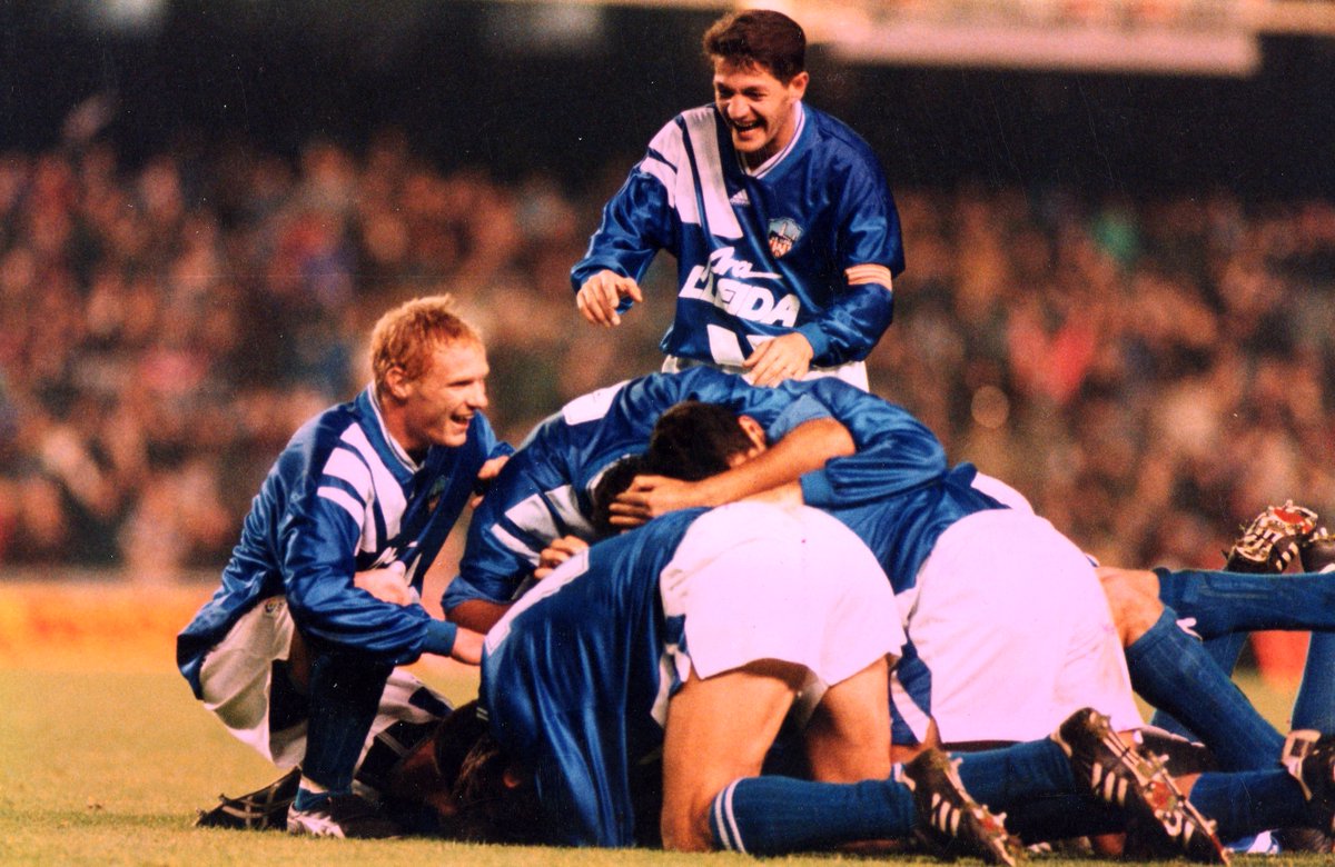 Perdi o guanyi animarem
Perdi o guanyi exclamarem
El Lleida, el Lleida és el millor!