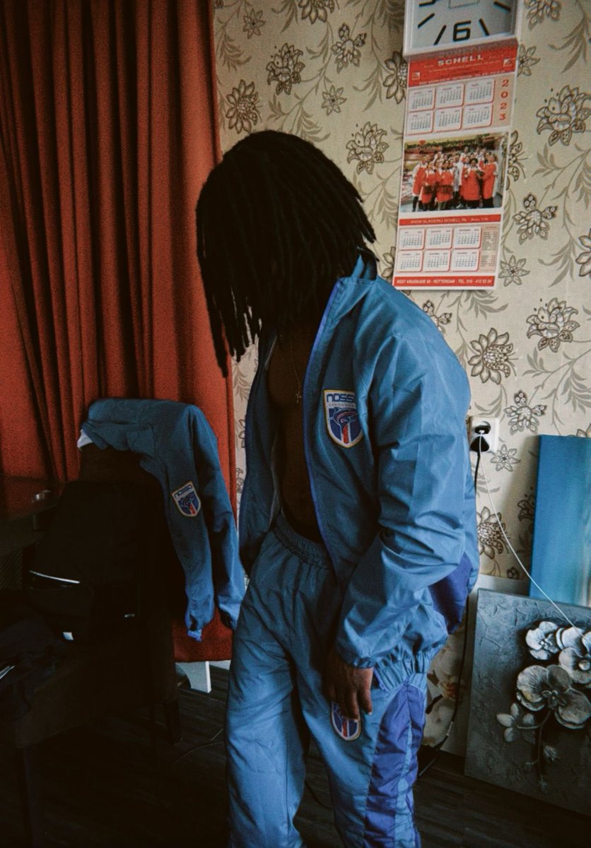 Azul 🦈 

Dropping dia 4 July 7PM 

nosso.store

Sign up, password drops dia 4. 

First to buy gets a full refund 💸