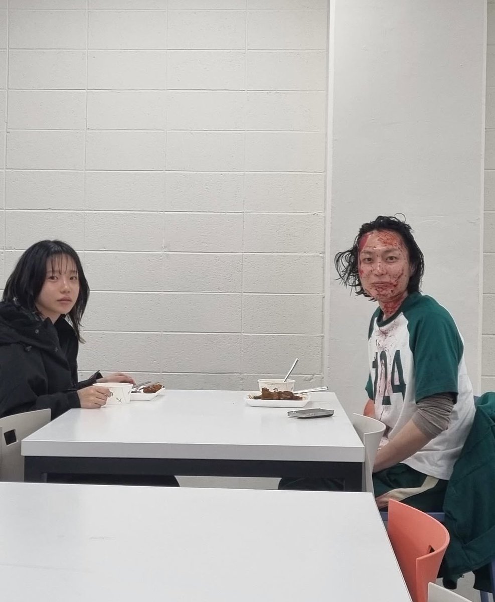 NOTPLAYER222's tweet image. rare sighting (i’m being held at gunpoint) @imnotnamsu