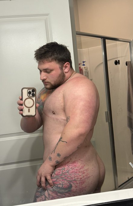 Watch Master Goonway's leaked NSFW photo on TwXstars