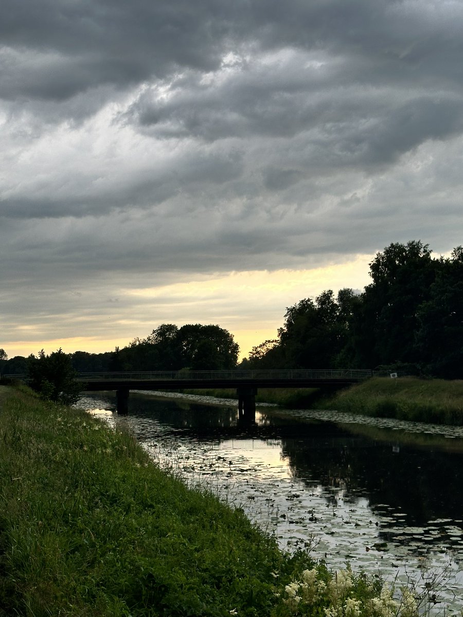 Ostfriesland. Wieder mal Sturm und Regen. Aber meine Frisur sitzt