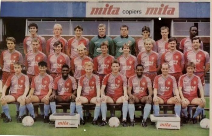 AndrewUllah's tweet photo. A V ERY Happy Birthday to Steven Frank Sims 🎂 🏐 #SteveSims #AstonVilla #VillaPark #AVFC https://t.co/hryTierY9n