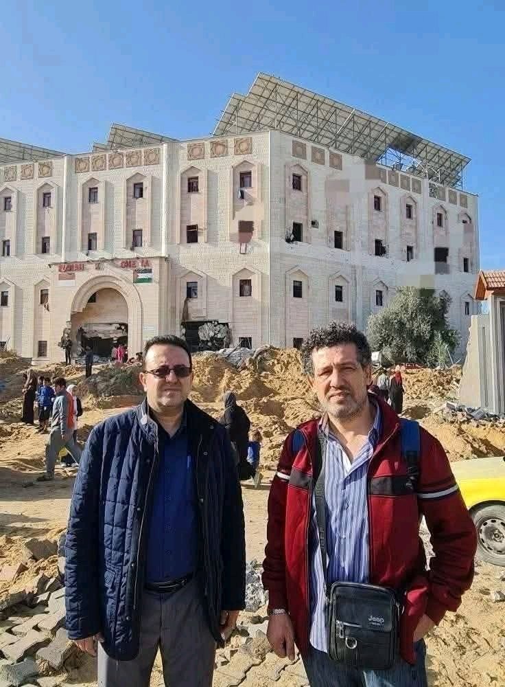 أحباب القلب والروح... الطبيبان الشهيدان
 عدنان البرش ومروان السلطان
 أبناء مدينة جباليا البلد
ارتقيا وهما يؤدّيان أسمى رسالاتهم الإنسانية.  
رحمهما الله رحمة واسعة، وجعل جهودهما في ميزان حسناتهما.  
#غزة