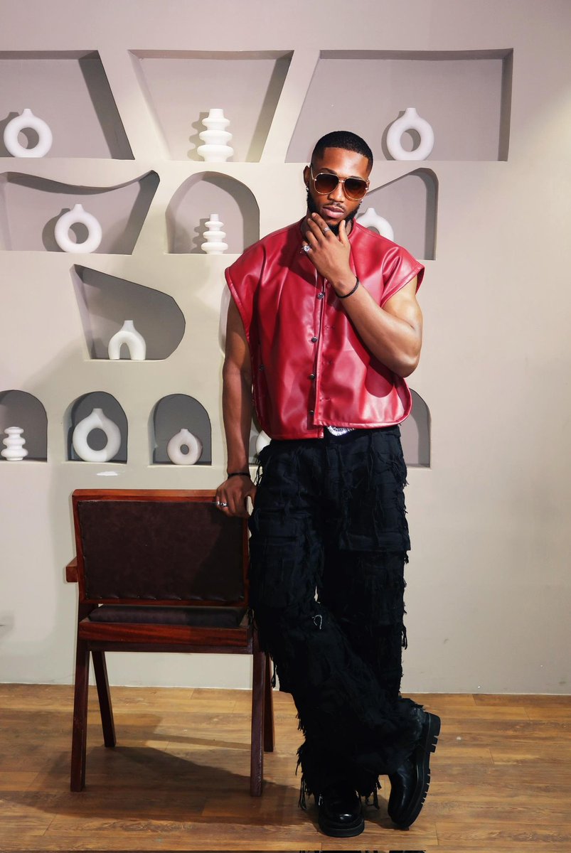 ShugaxBrawn's tweet photo. DOTS ATE 🥵
.
@dotunoloniyo
.
Our leather jacket and Ubuntu pants.
#PeterObi #Huda #LoveIslandUK #loveislandsusa #darathemovie #RMAJUV #digitvantpay #fashion https://t.co/jx7zt298SI